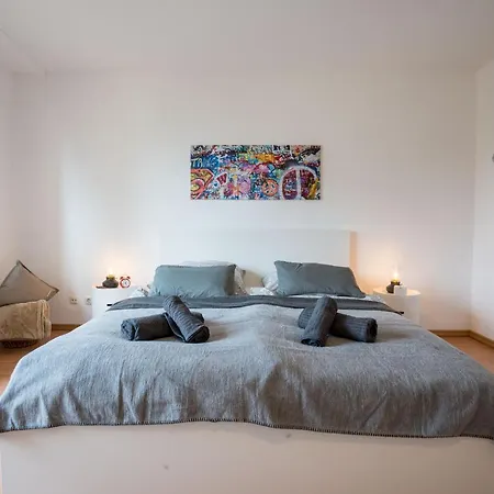 Grosse Louise In Der Neustadt Fuer Familien & Apartman *